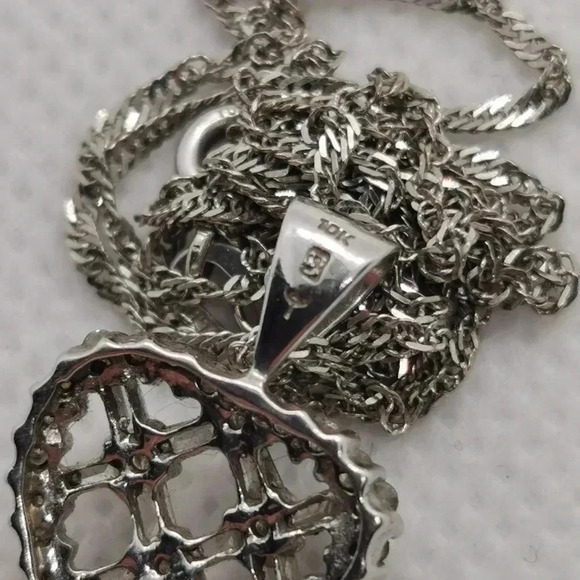 1.0tcw  10k heart necklace - Picture 3 of 4